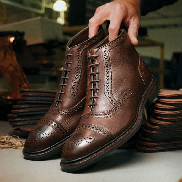 Allen Edmonds. The Finest Hand Made American Shoes - Picture 4 of 8